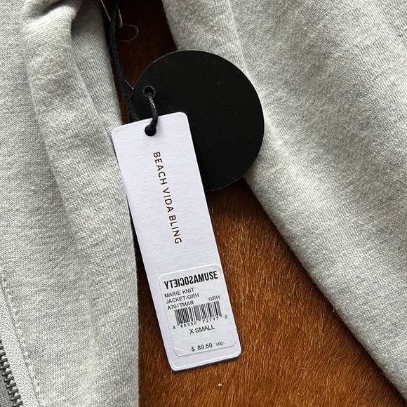 Tags on never worn Amuse Society XS Gray jacket - Picture 6 of 7